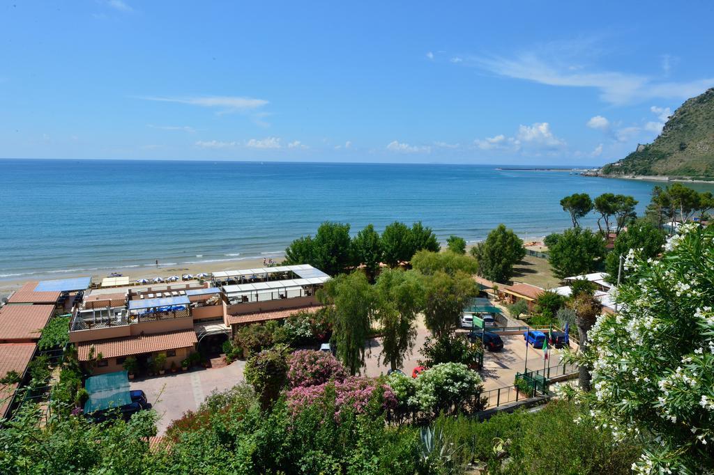 Hotel Acquasanta Терачина Екстериор снимка