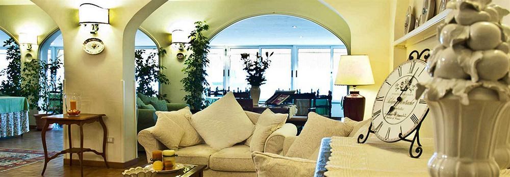 Hotel Acquasanta Терачина Екстериор снимка