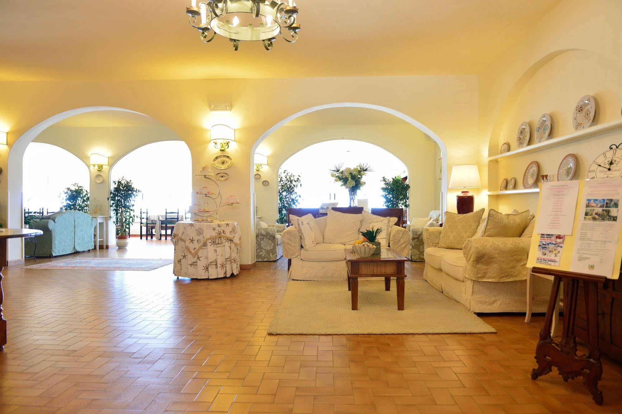 Hotel Acquasanta Терачина Екстериор снимка