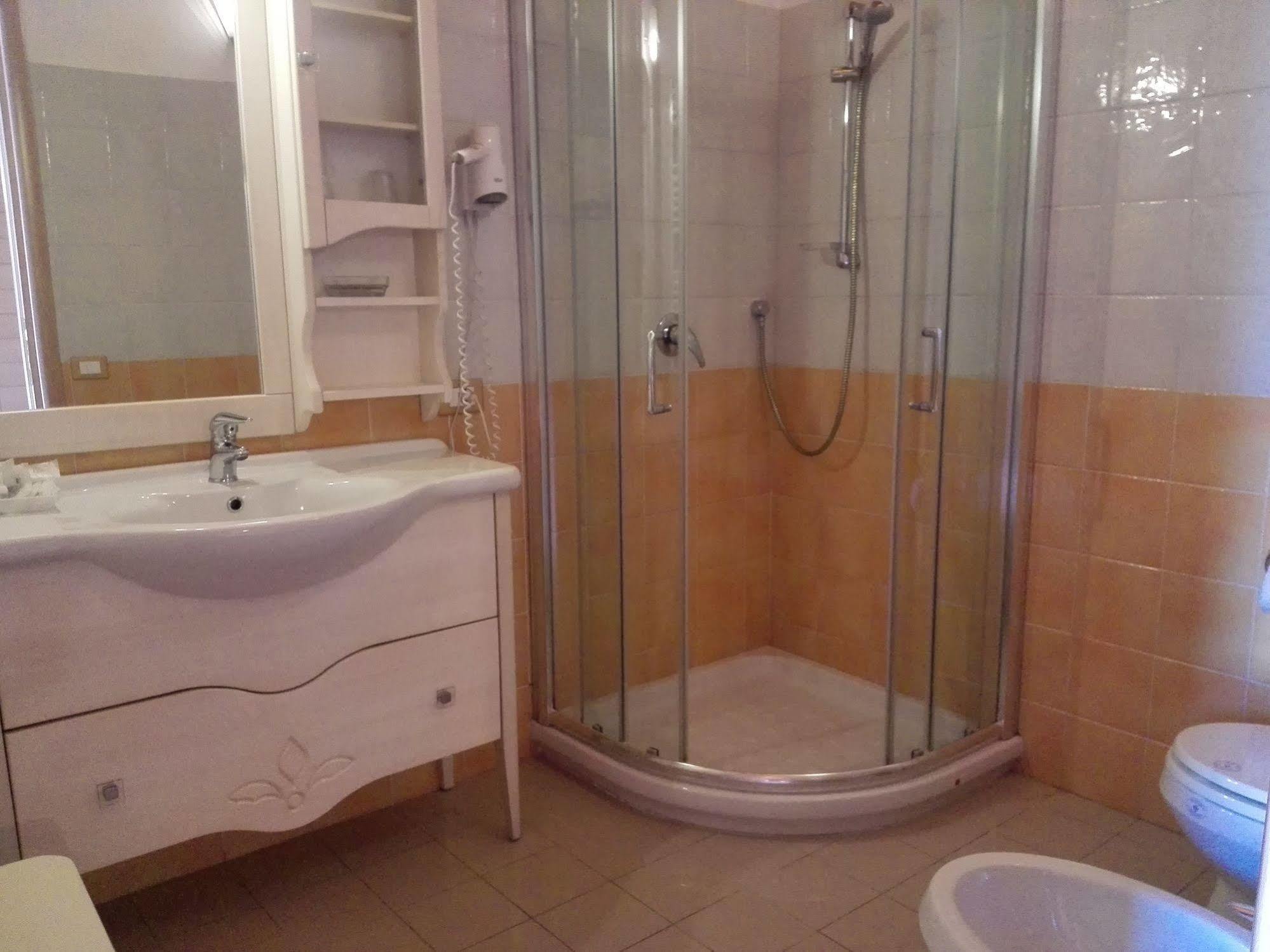 Hotel Acquasanta Терачина Екстериор снимка
