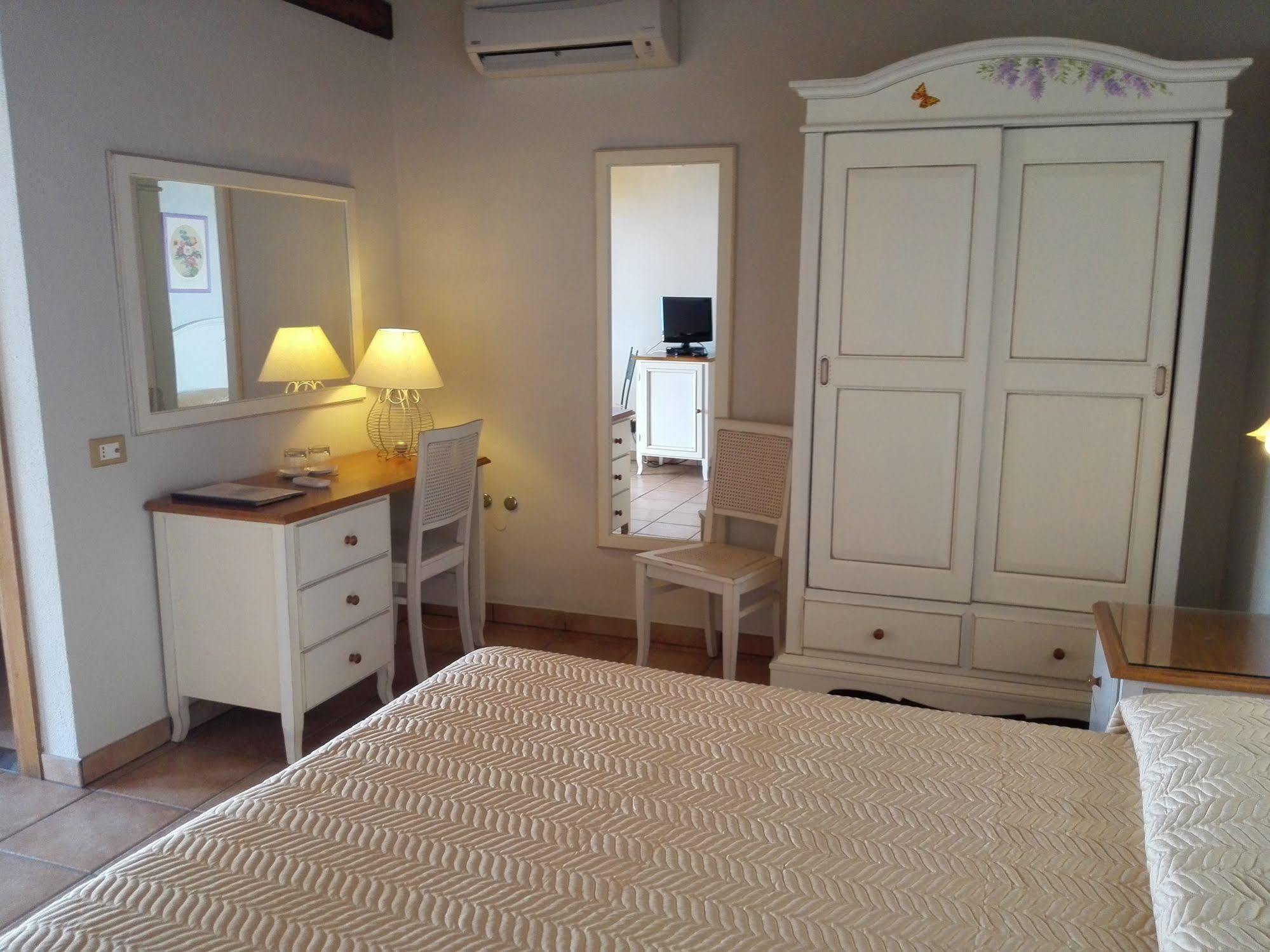 Hotel Acquasanta Терачина Екстериор снимка