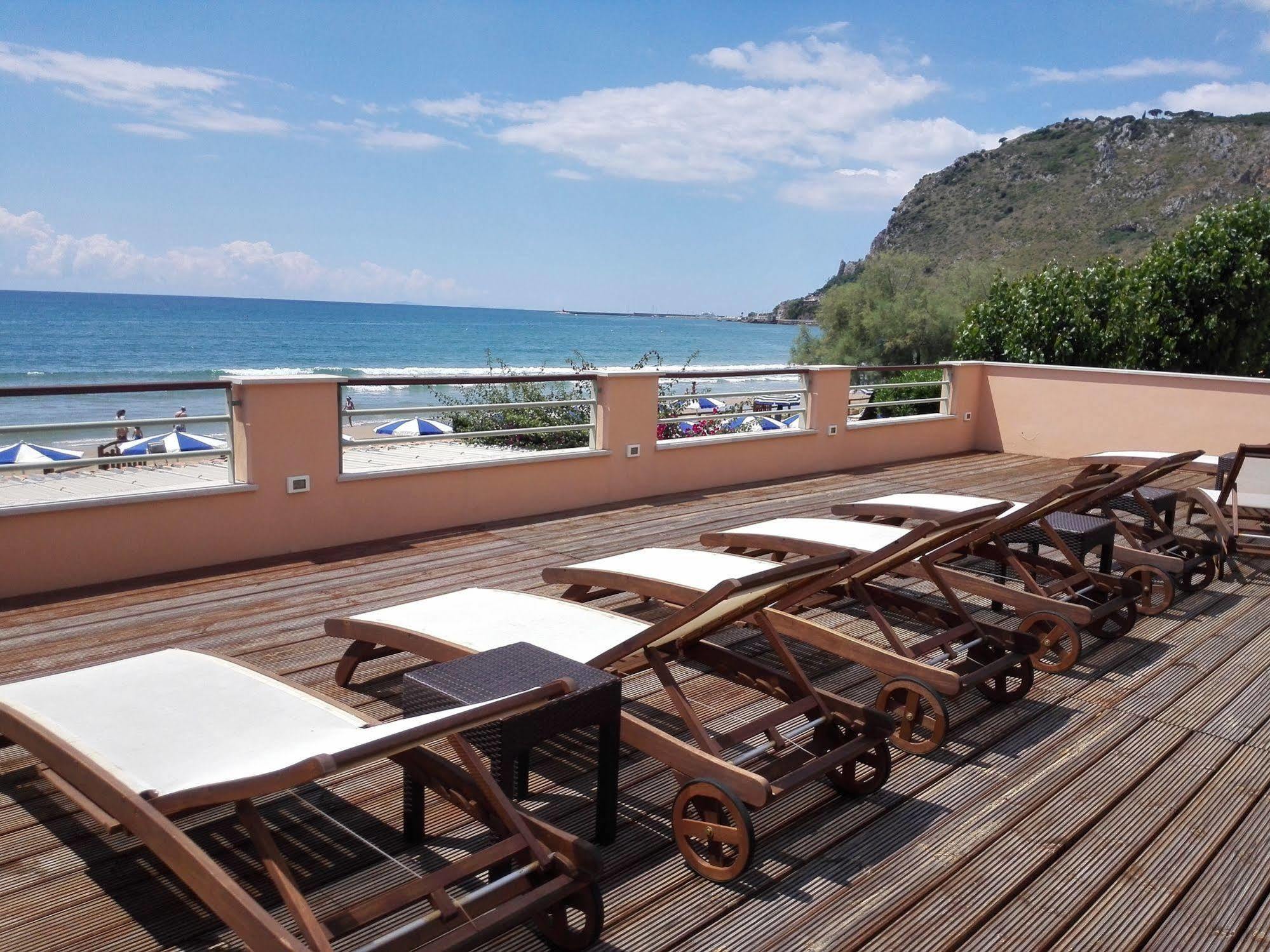 Hotel Acquasanta Терачина Екстериор снимка