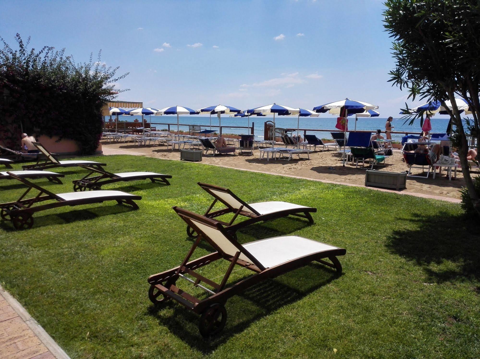 Hotel Acquasanta Терачина Екстериор снимка