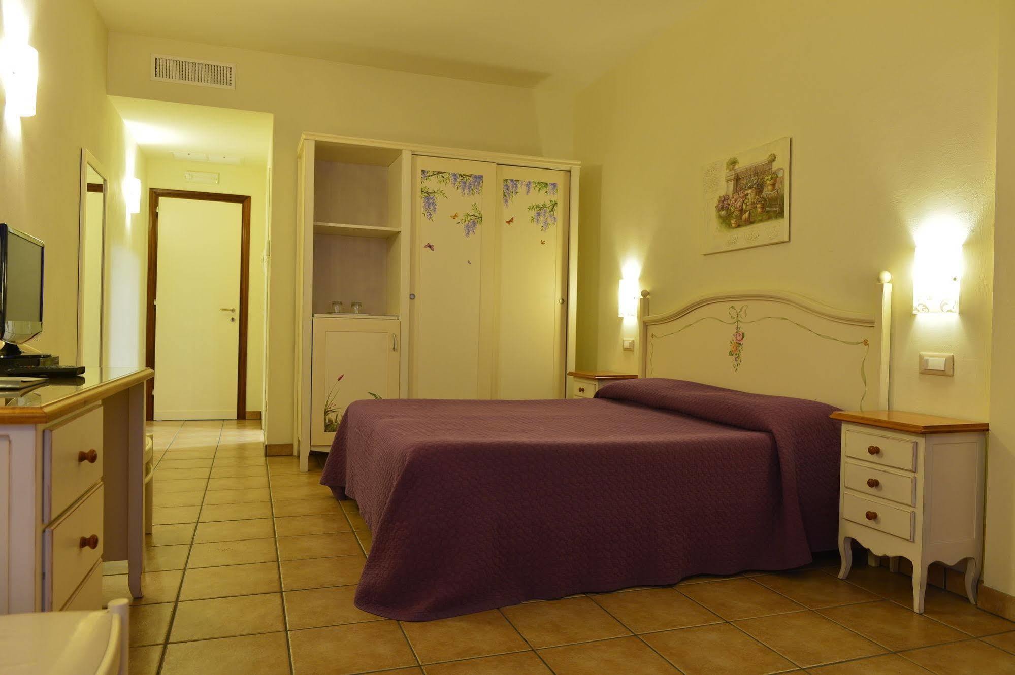 Hotel Acquasanta Терачина Екстериор снимка